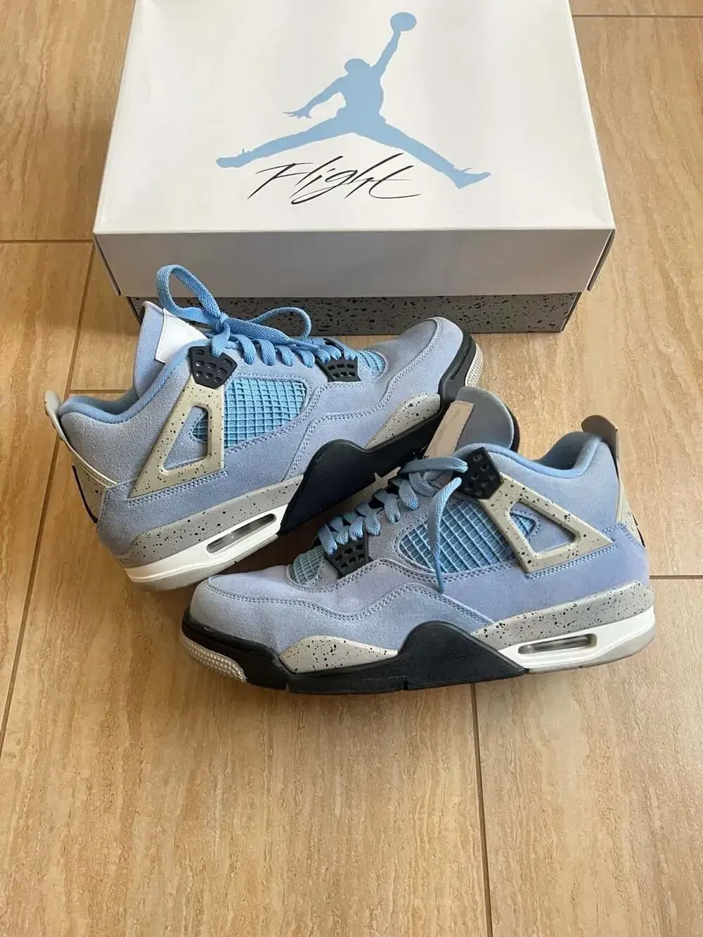 Size 9 - Air Jordan 4 Retro 'University Blue' (Good Condition)